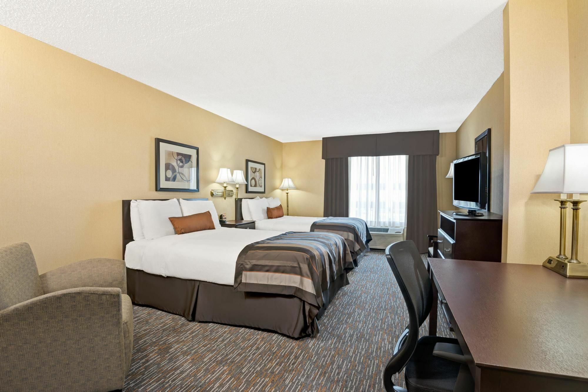 Wingate By Wyndham Cincinnati Blue Ash Exterior foto